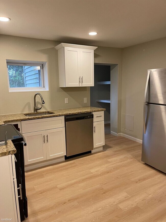 Building Photo - 2 br, 1 bath House - 106 River Rd Apt 4 , ...