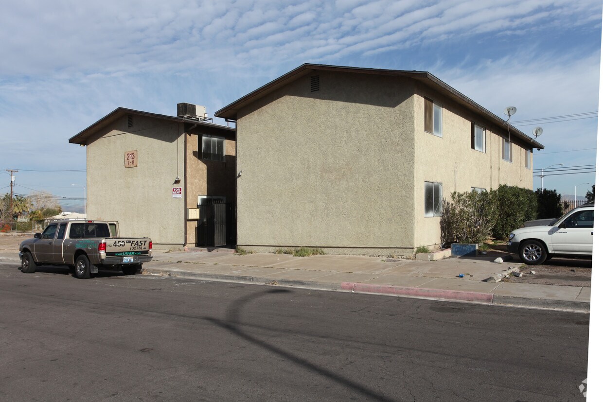 Foto principal - 213 E Foster Ave