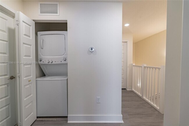 Foto del edificio - 10443 NW 82nd St