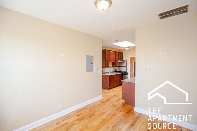 Foto del edificio - 5550 W Belmont Ave