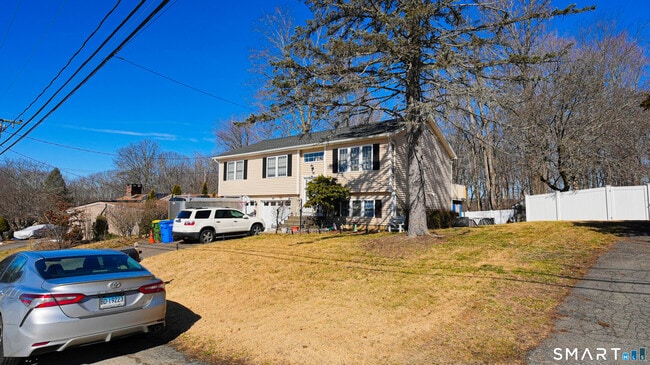 Foto del edificio - 76 Hickory Hill Dr