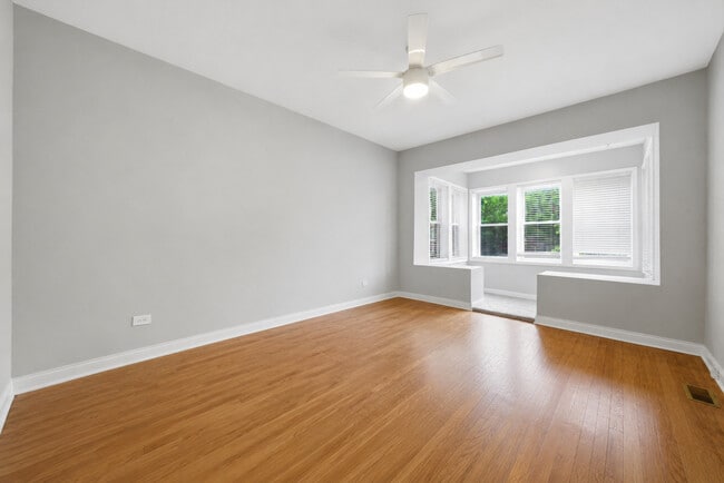 Foto del edificio - 5039 W Cullom Ave