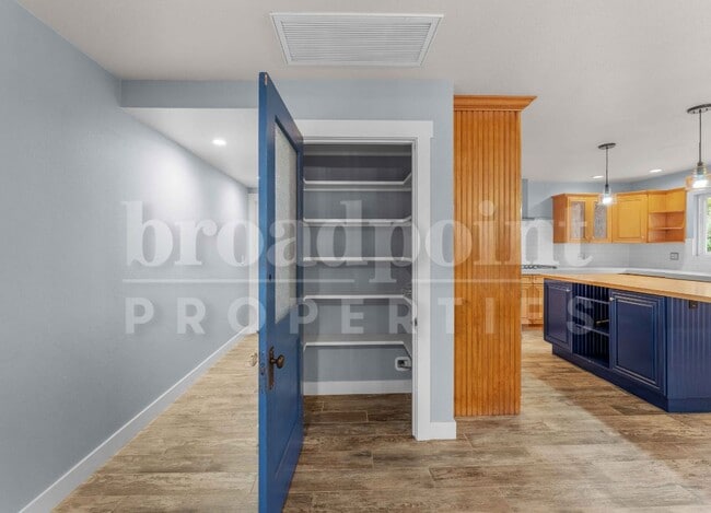 Building Photo - 2113 Sleepy Hollow Rd
