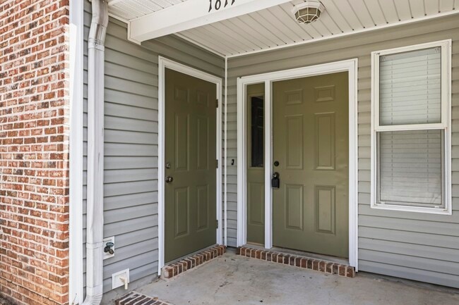 Building Photo - 1611 Quazar Rd