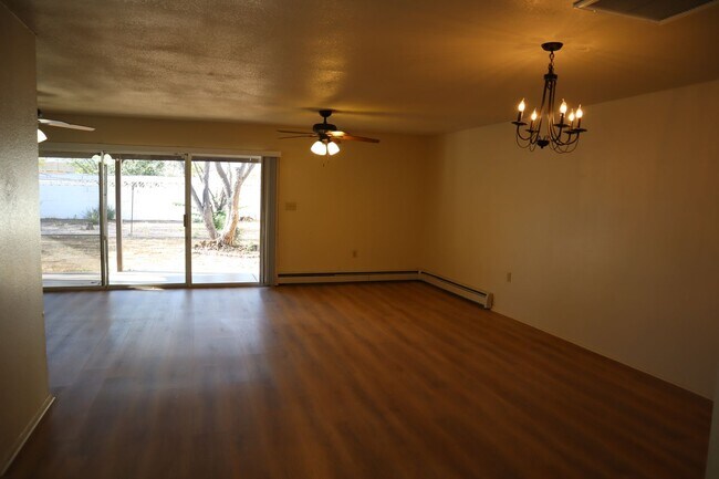 Foto del edificio - Livable, Lovable, & Avaiable!