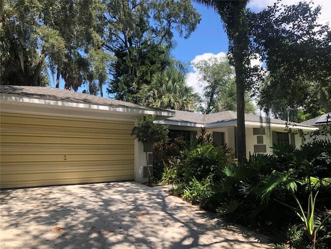 Photo - 1120 N Brickell Dr House