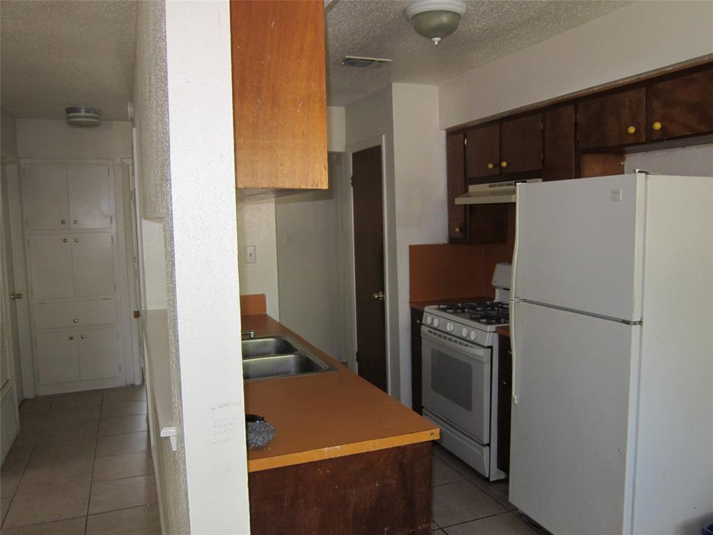 Building Photo - 2313 Rockridge Dr