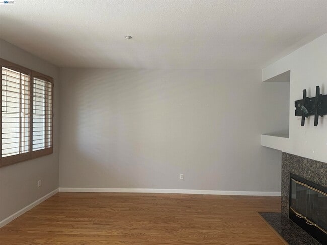 Building Photo - 3162 Golden Crest Common
