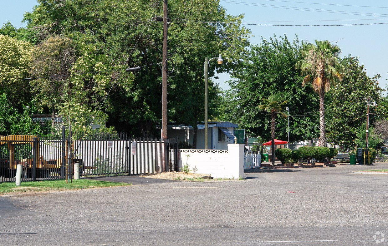 Foto del edificio - Three Palms Mobile Home & RV Park of Fresno