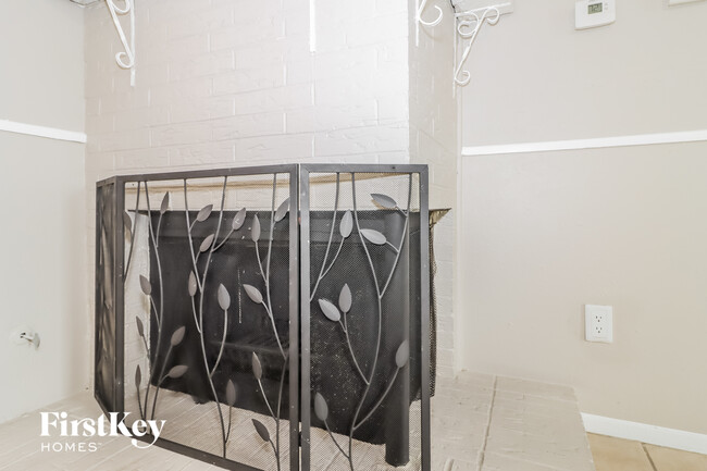 Foto del edificio - 1805 Japonica Ln