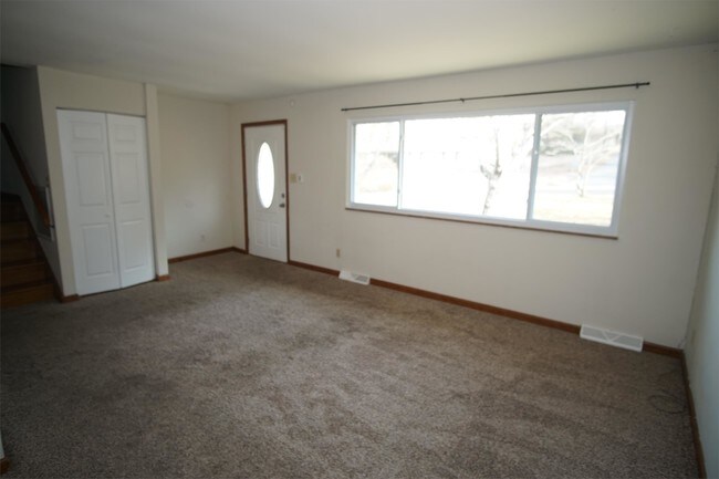 Building Photo - 1211 Glade Hill Dr