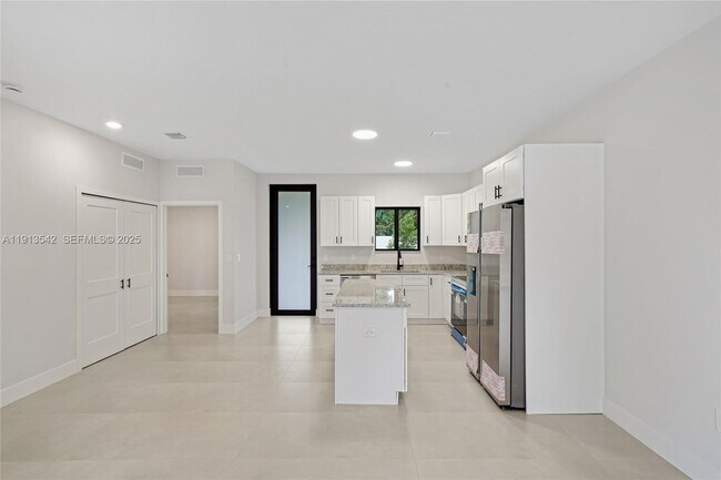 Foto del edificio - 4309 E 8th Ct