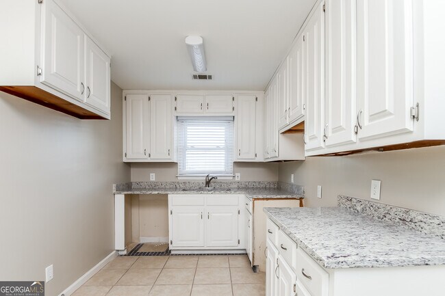 Building Photo - 1561 Rose Garden Ln