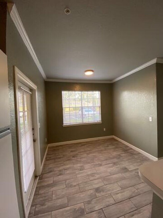 Foto del edificio - Call NOW! Charming 1Bedroom 1Bath! - METRO WEST AREA!