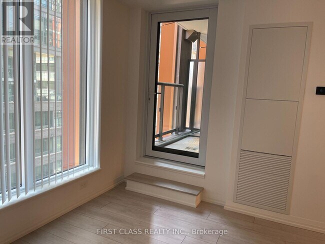 Photo du bâtiment - 400 King St W