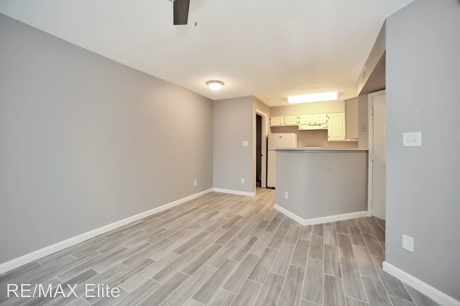 Building Photo - 1801 Island Club Dr
