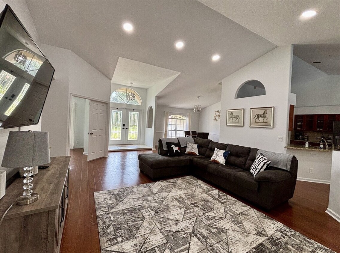 Foto principal - 13885 Sheffield St