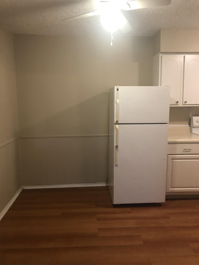 Building Photo - 1120 N Tela Dr