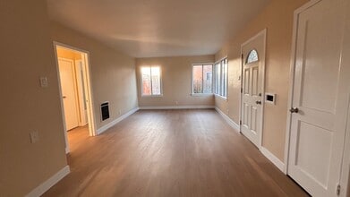 Building Photo - 855 W 29th Pl