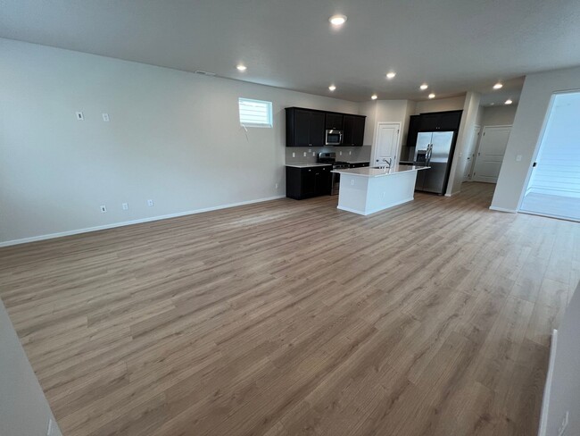 Building Photo - Newly Built 4 Bed, 2.5 Bath Townhouse w/ 2...