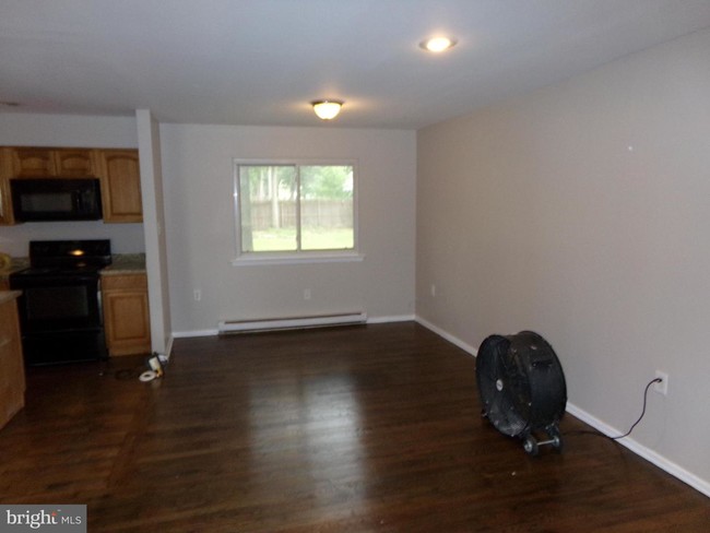 Building Photo - 415 Rhode Island Rd