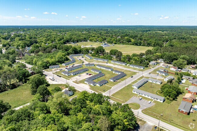 Foto aérea - Chester Village Apartments