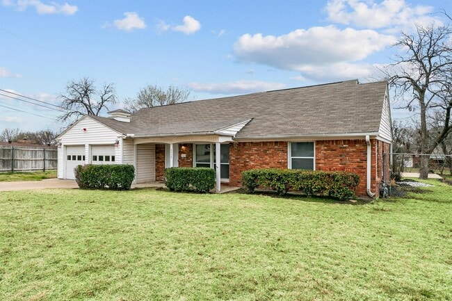 Foto del edificio - Charming Fort Worth Home with a Spacious B...