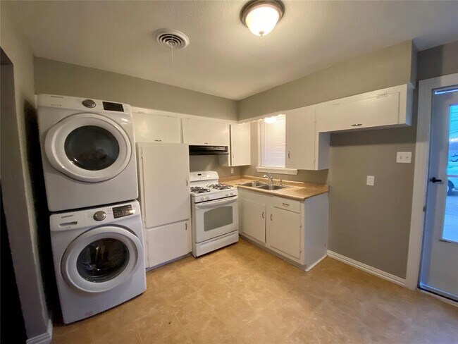 Building Photo - 7715 Claremont Dr