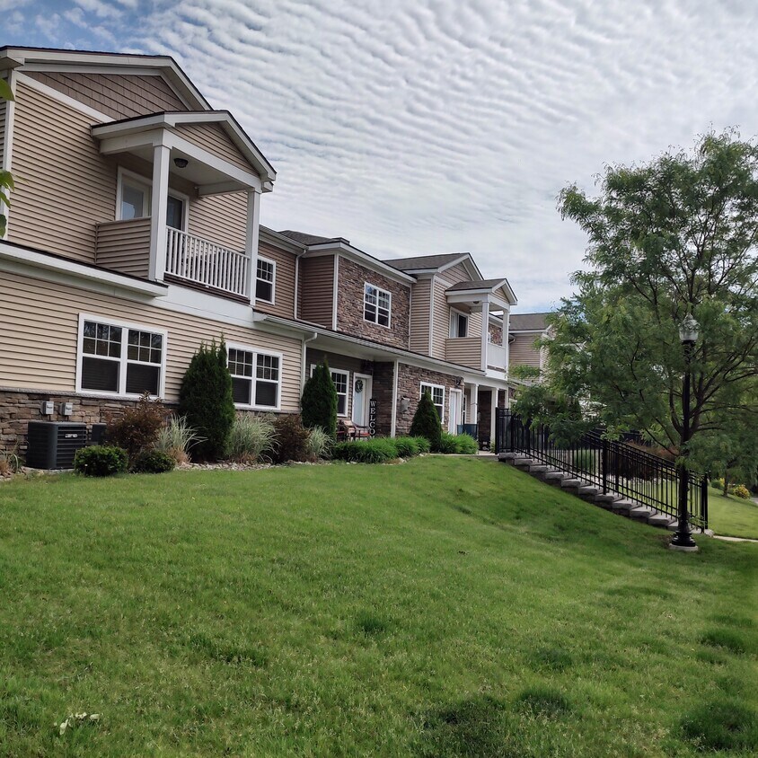 4 Equestrian Lane - Outside of Building - 4 Equestrian Ln