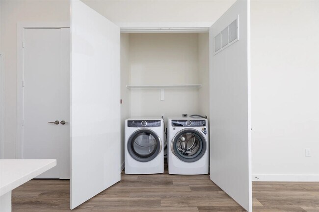 Foto del edificio - 1690 North Loop