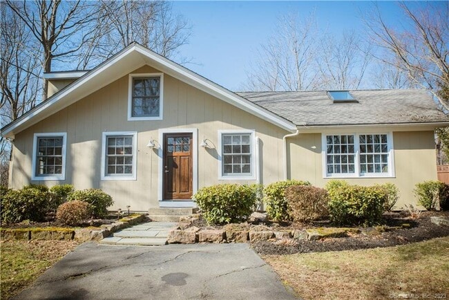 Building Photo - 30 Whiting Farm Rd