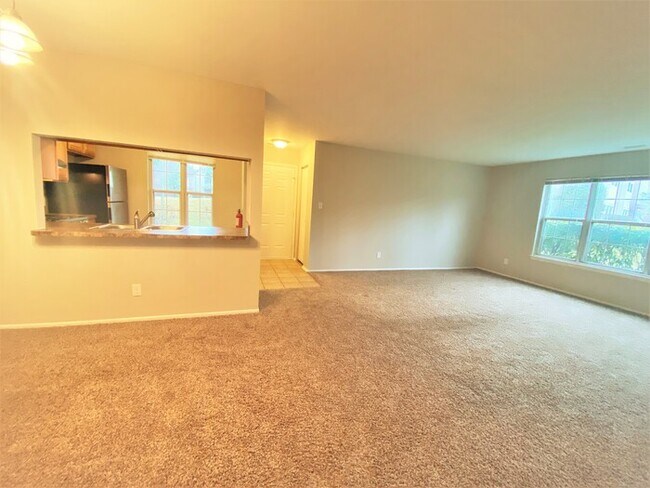 Building Photo - 707A Harwood Ct