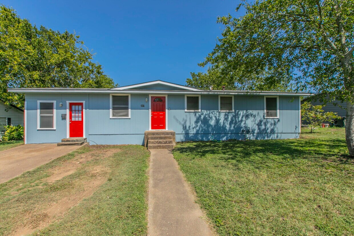 Foto principal - 207 N Avenue U