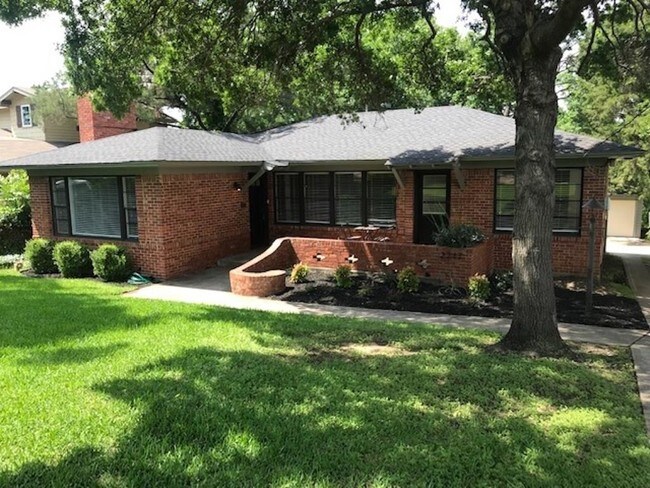 Building Photo - 2217 Stevens Wood Ln