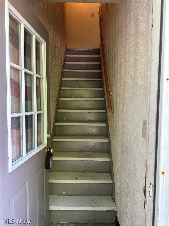 144 W Tallmadge Ave Unit 1/2, Akron, OH 44310 Room for Rent in Akron