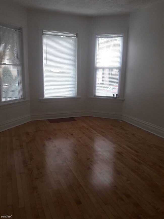 Foto del edificio - 2638 N Springfield Ave