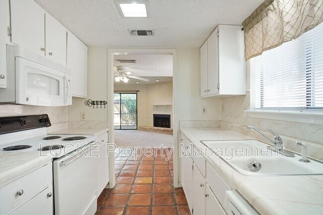 Foto del edificio - 4920 Byers Ave