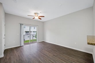 Building Photo - Town Park Villas