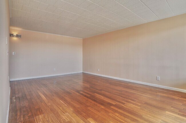 Foto del edificio - 9060 PALISADE Ave