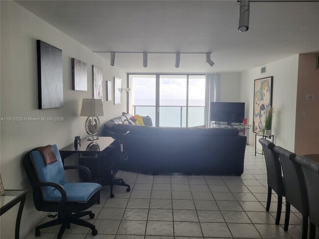 Foto del edificio - 2301 S Ocean Dr