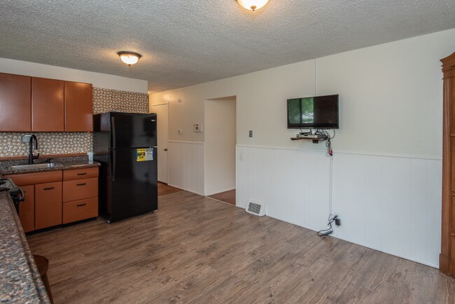 Building Photo - 1706 Doane Dr