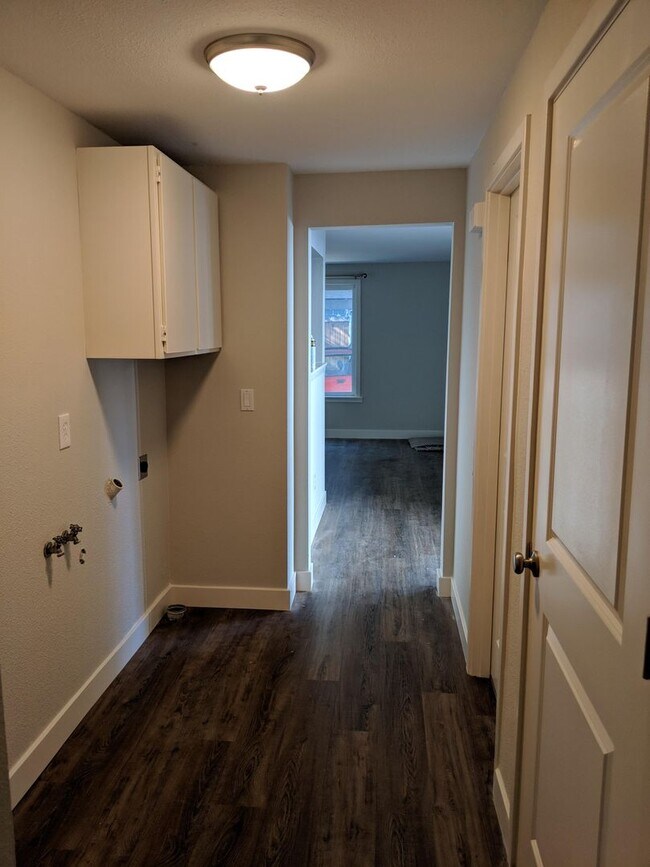 Building Photo - 613/615 NW 9th Avenue