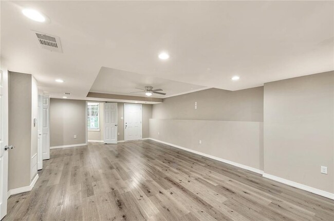 Building Photo - 1054 Brandon Ln