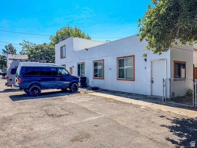 Foto del edificio - 3674 S State St