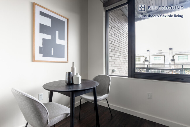 Foto del edificio - 520 Occidental Ave S