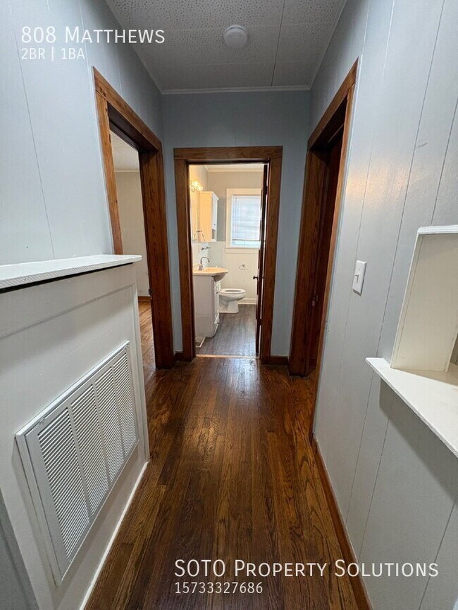 Foto del edificio - 808 Matthews-