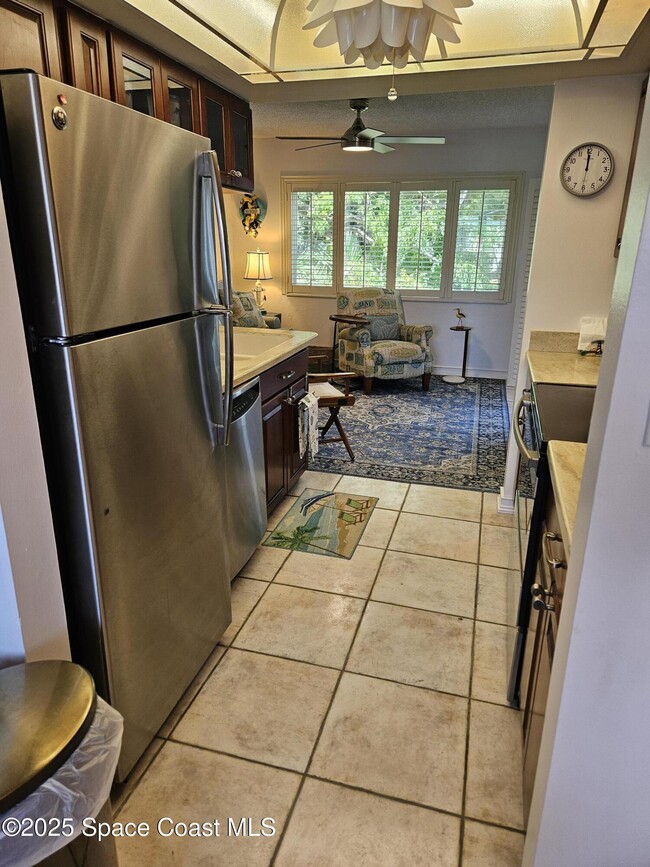 Foto del edificio - 136 Beach Park Ln
