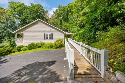 Foto del edificio - 73 Waters Rd