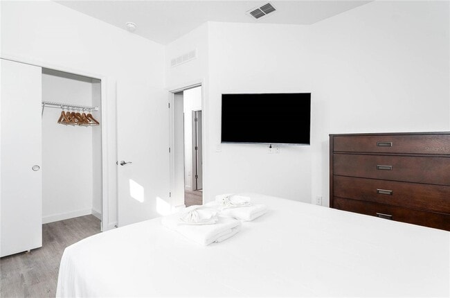 Building Photo - 277 Famagusta Dr