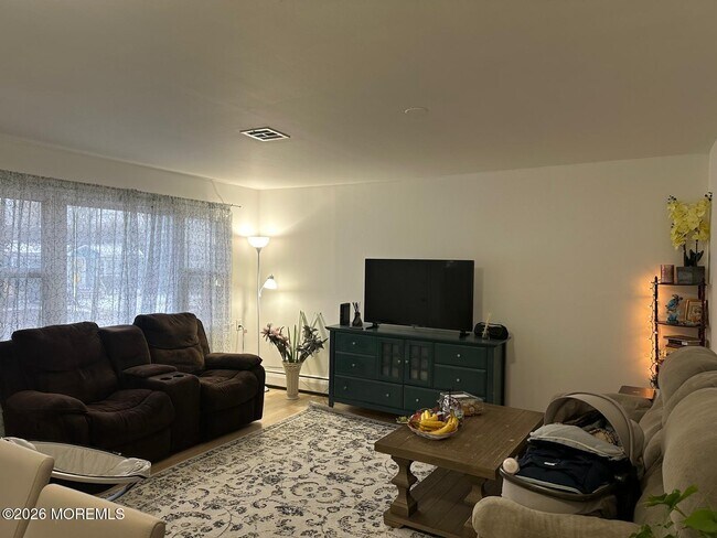 Foto del edificio - 61 E 5th St